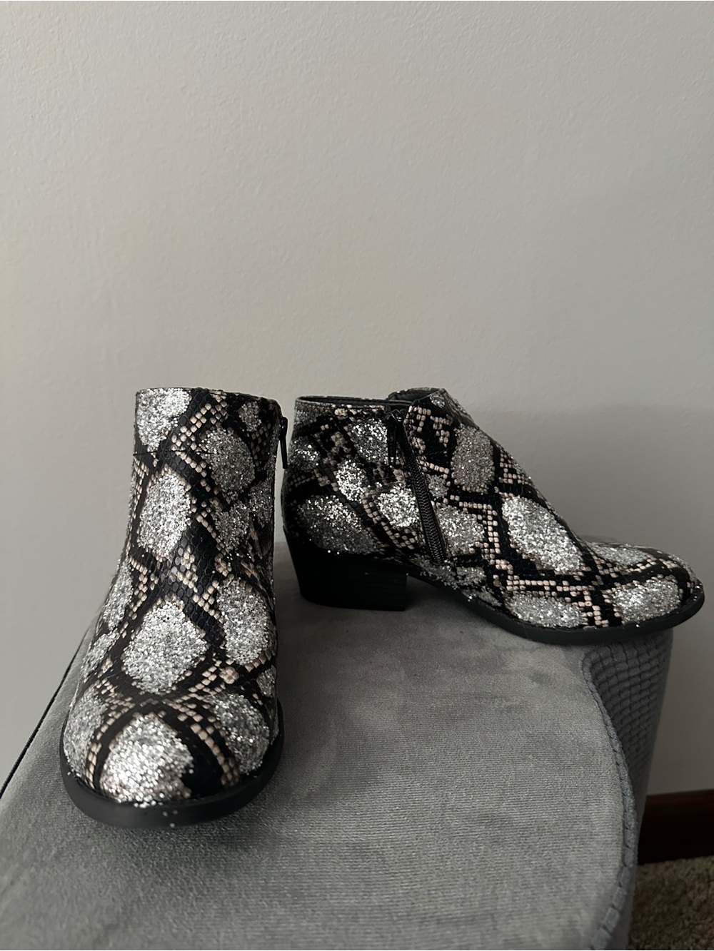 Arizona Jean Company Silver and Black Snake-Print Glitter Ankle Boots